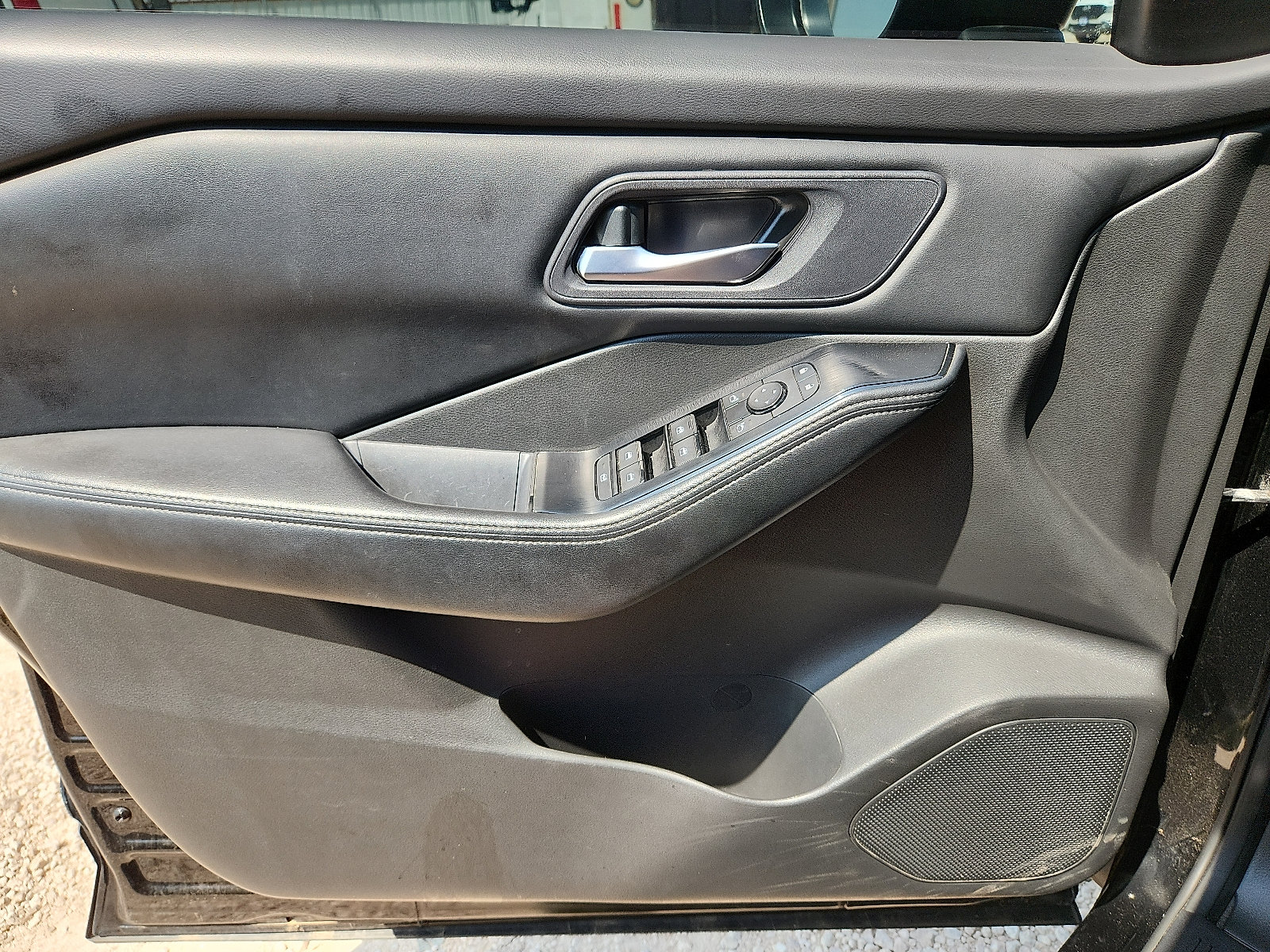 Used 2024 Nissan Rogue SV FWD image 14