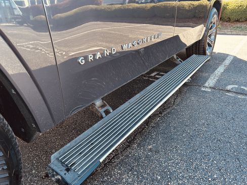 Used 2024 Jeep Grand Wagoneer L 4WD image 9