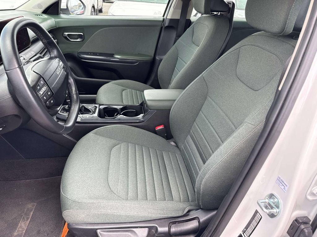 Certified 2025 Kia K4 GT-Line Turbo FWD image 18