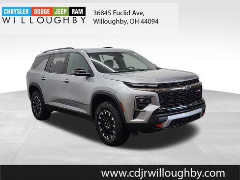 Used 2025 Chevrolet Traverse Z71 AWD/4WD image 3