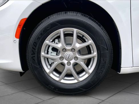 New 2026 Chrysler Pacifica Select image 8