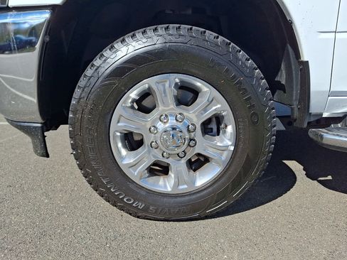 Used 2024 RAM 2500 Big Horn AWD/4WD image 9