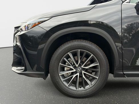 Used 2025 Lexus NX 250 FWD w/ Towing Package (2000 Lbs) image 12