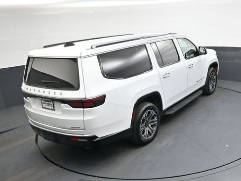 Used 2024 Jeep Wagoneer L Series II w/ Flexible Seating Group image 26