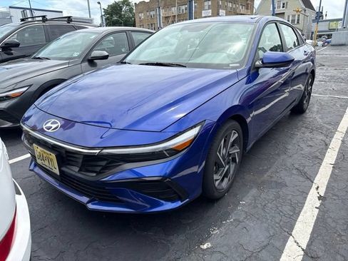 Certified 2025 Hyundai Elantra SEL w/ Cargo Package FWD image 1