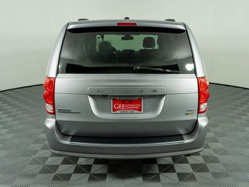 Used 2018 Dodge Grand Caravan SXT image 8