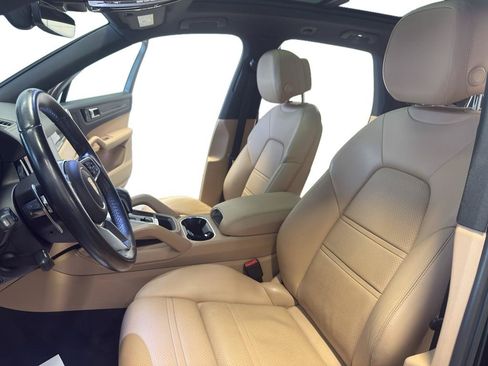 Used 2019 Porsche Cayenne AWD/4WD image 16