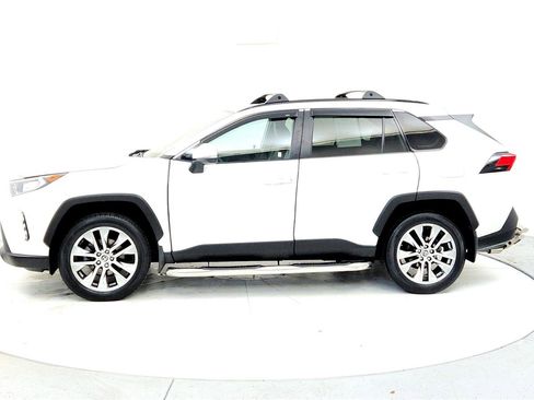 Certified 2021 Toyota RAV4 XLE Premium image 3