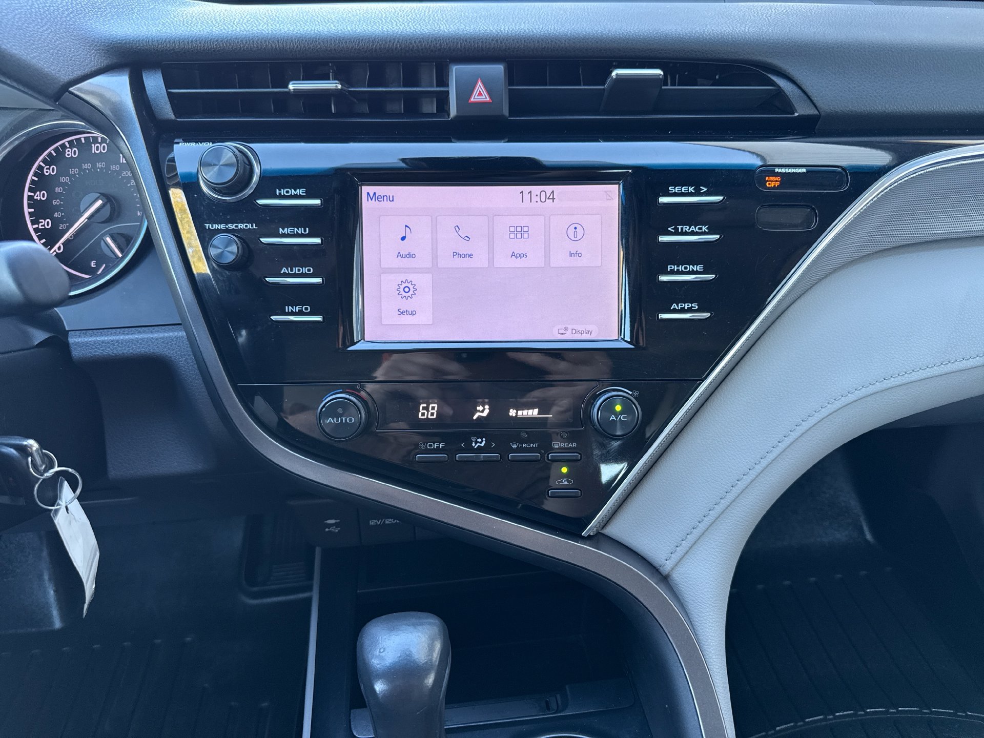 Used 2018 Toyota Camry SE FWD image 9