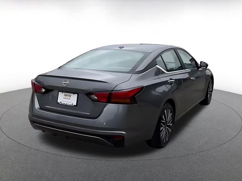 Used 2025 Nissan Altima 2.5 SV image 15