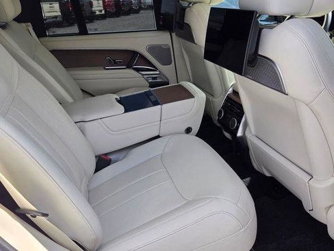 Used 2024 Land Rover Range Rover Autobiography image 27