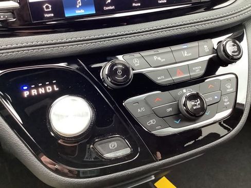 New 2026 Chrysler Pacifica Select image 16