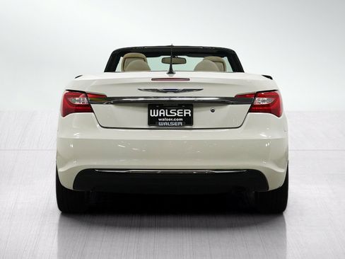 Used 2011 Chrysler 200 Touring FWD image 4