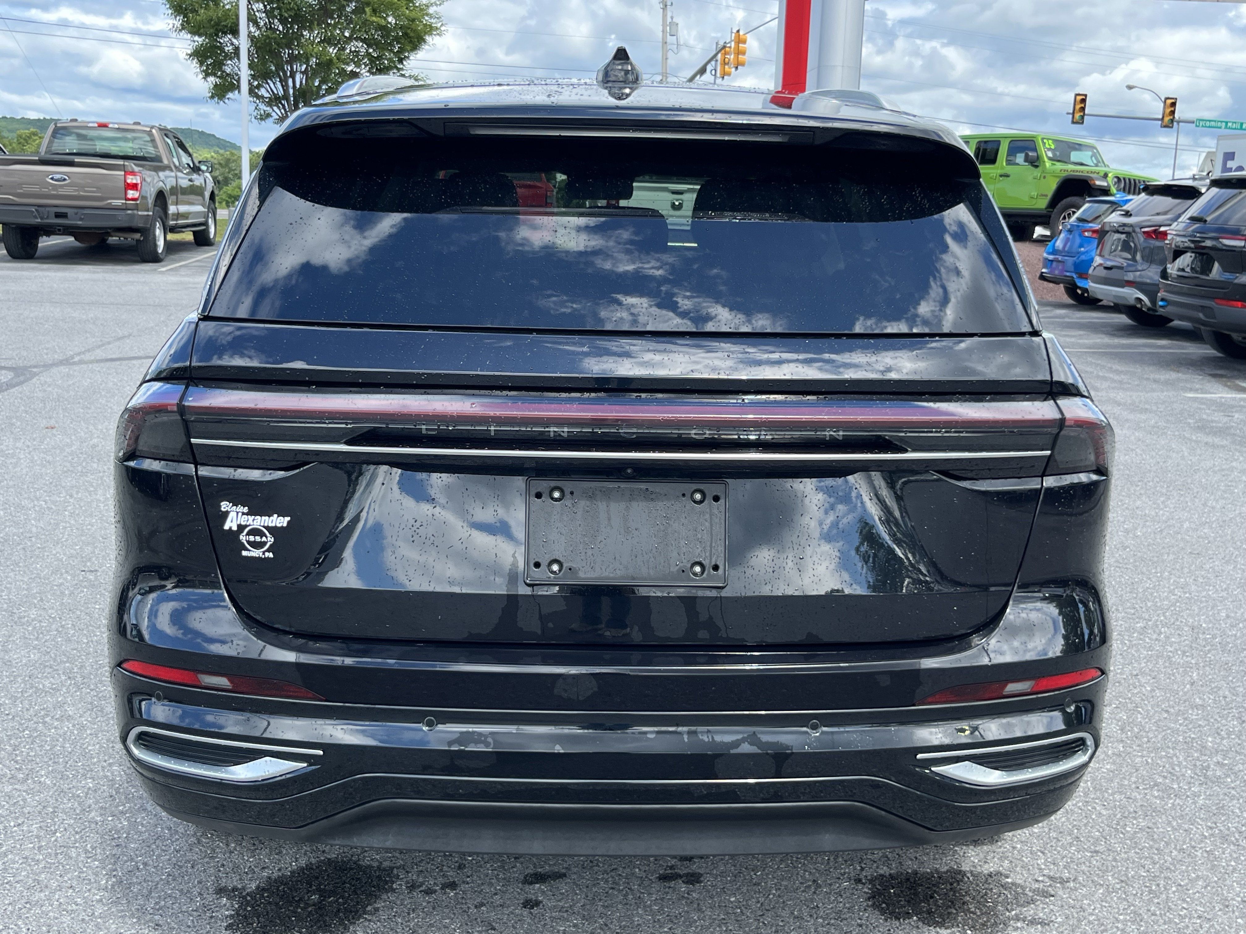 Used 2025 Lincoln Nautilus Reserve AWD/4WD image 6
