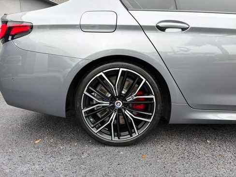 Used 2023 BMW M550i xDrive w/ Executive Package image 33