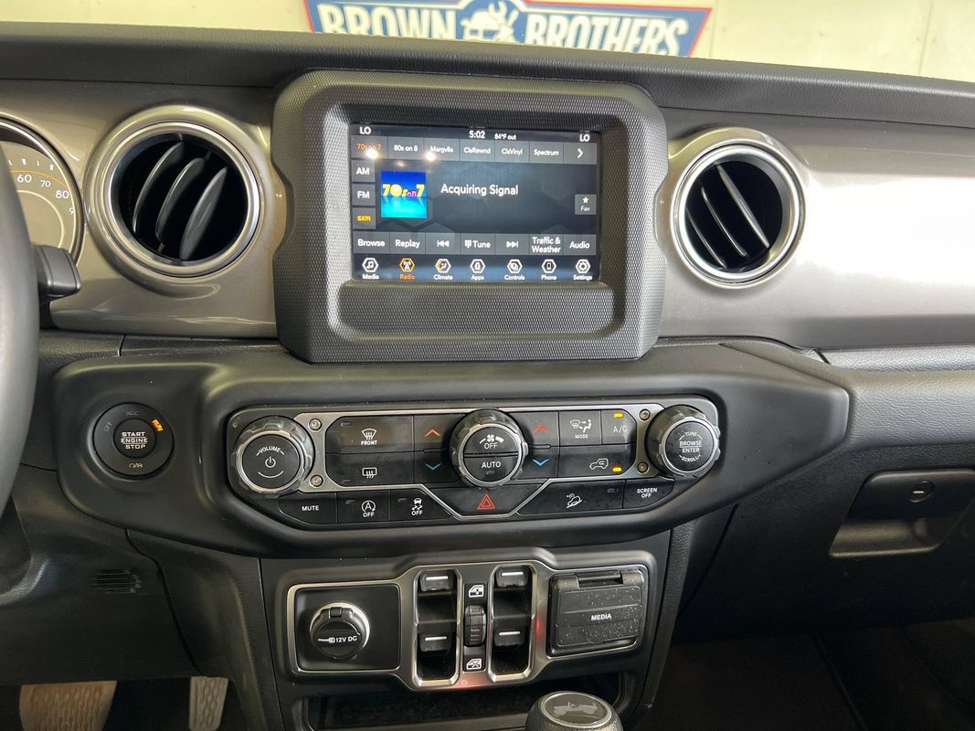 Used 2021 Jeep Wrangler Unlimited Sahara AWD/4WD image 13