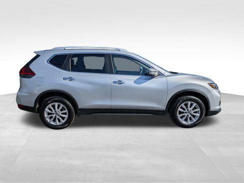 Used 2020 Nissan Rogue SV image 4