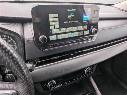 Used 2024 Mitsubishi Outlander SE image 12