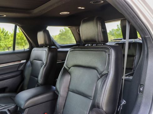 Used 2018 Ford Explorer Limited w/ Ford Safe & Smart Package image 17