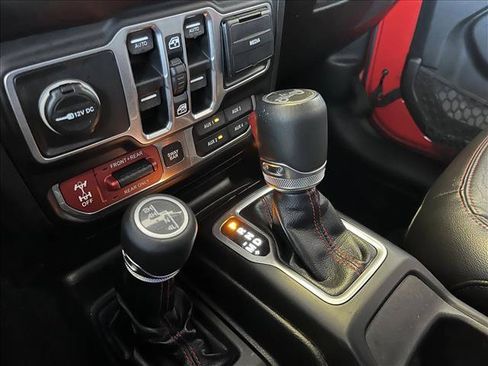 Used 2018 Jeep Wrangler Unlimited Rubicon AWD/4WD image 15