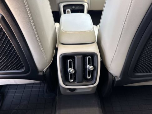 Used 2023 Volvo XC40 B5 Ultimate w/ Protection Package Premier AWD/4WD image 17