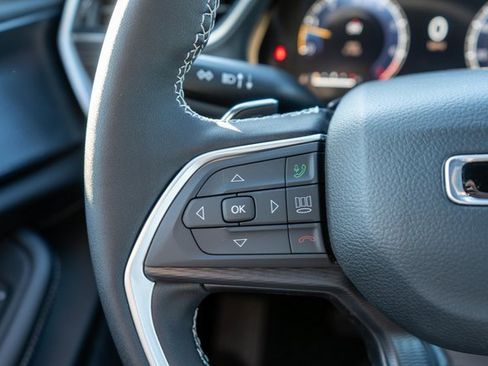 New 2025 Jeep Grand Cherokee Altitude image 18