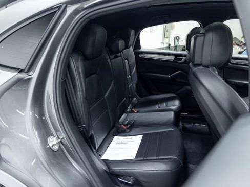 Used 2020 Porsche Cayenne AWD/4WD image 24