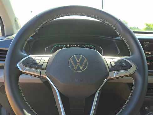 Used 2022 Volkswagen Taos SEL w/ Panoramic Sunroof Package AWD/4WD image 19