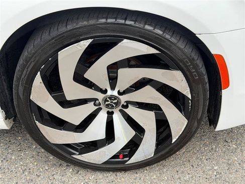 Used 2019 Chrysler 300 Touring w/ Sport Appearance Package RWD image 18