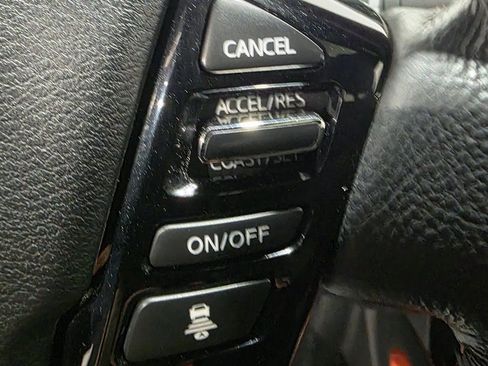 Used 2022 Nissan Frontier PRO-4X image 6