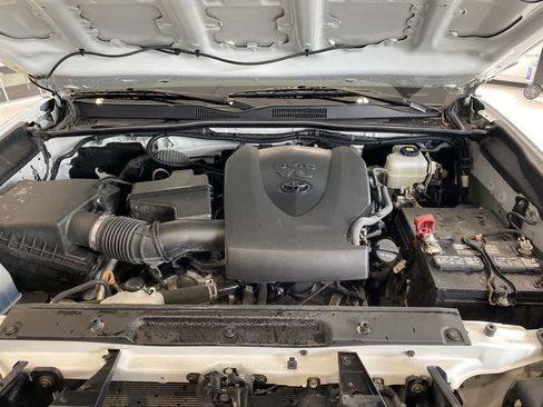 Used 2021 Toyota Tacoma TRD Off-Road AWD/4WD image 37