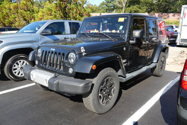 Used 2014 Jeep Wrangler Unlimited Sahara w/ Dual Top Group AWD/4WD image 8