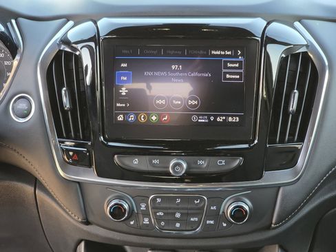 Used 2023 Chevrolet Traverse LT image 25