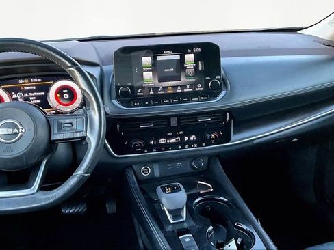 Used 2022 Nissan Rogue Platinum w/ Head-Up Display Package image 9