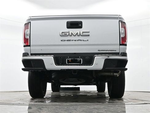Used 2021 GMC Canyon Denali image 26