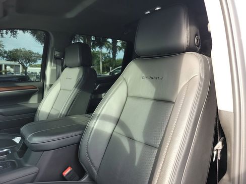 Used 2025 GMC Sierra 1500 Denali w/ Technology Package AWD/4WD image 21
