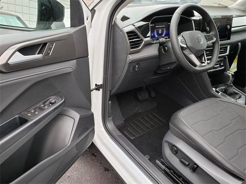 New 2025 Volkswagen Taos SE image 6