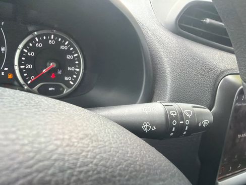 Used 2023 Jeep Renegade Latitude AWD/4WD image 26