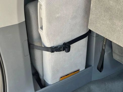 Used 2011 Toyota Sienna LE FWD image 12