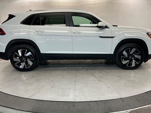 Used 2025 Volkswagen Atlas Cross Sport SE AWD/4WD image 7