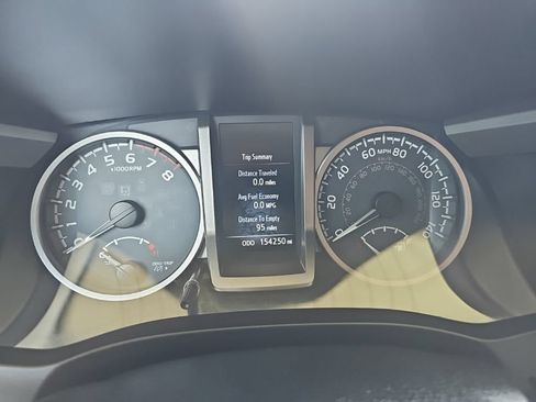 Used 2016 Toyota Tacoma SR5 w/ SR5 Appearance Package (SN) AWD/4WD image 22