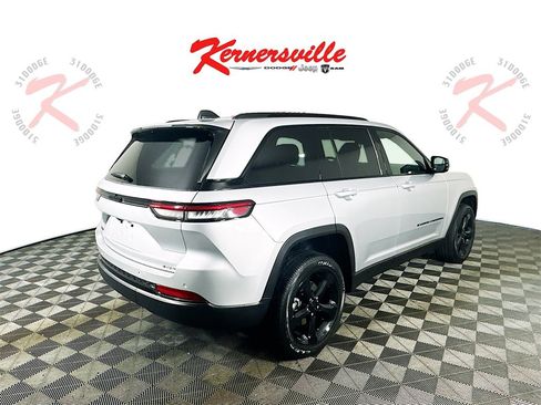 New 2025 Jeep Grand Cherokee Altitude image 7