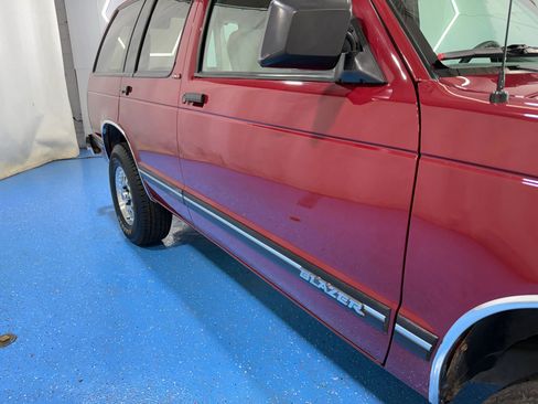 Used 1994 Chevrolet S10 Pickup 4WD 4-Door image 33