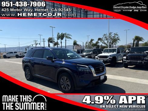 Used 2024 Nissan Pathfinder SV FWD image 1