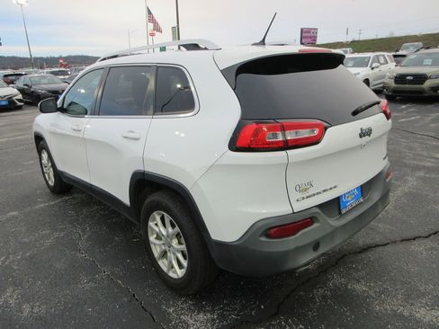 Used 2018 Jeep Cherokee Latitude image 3