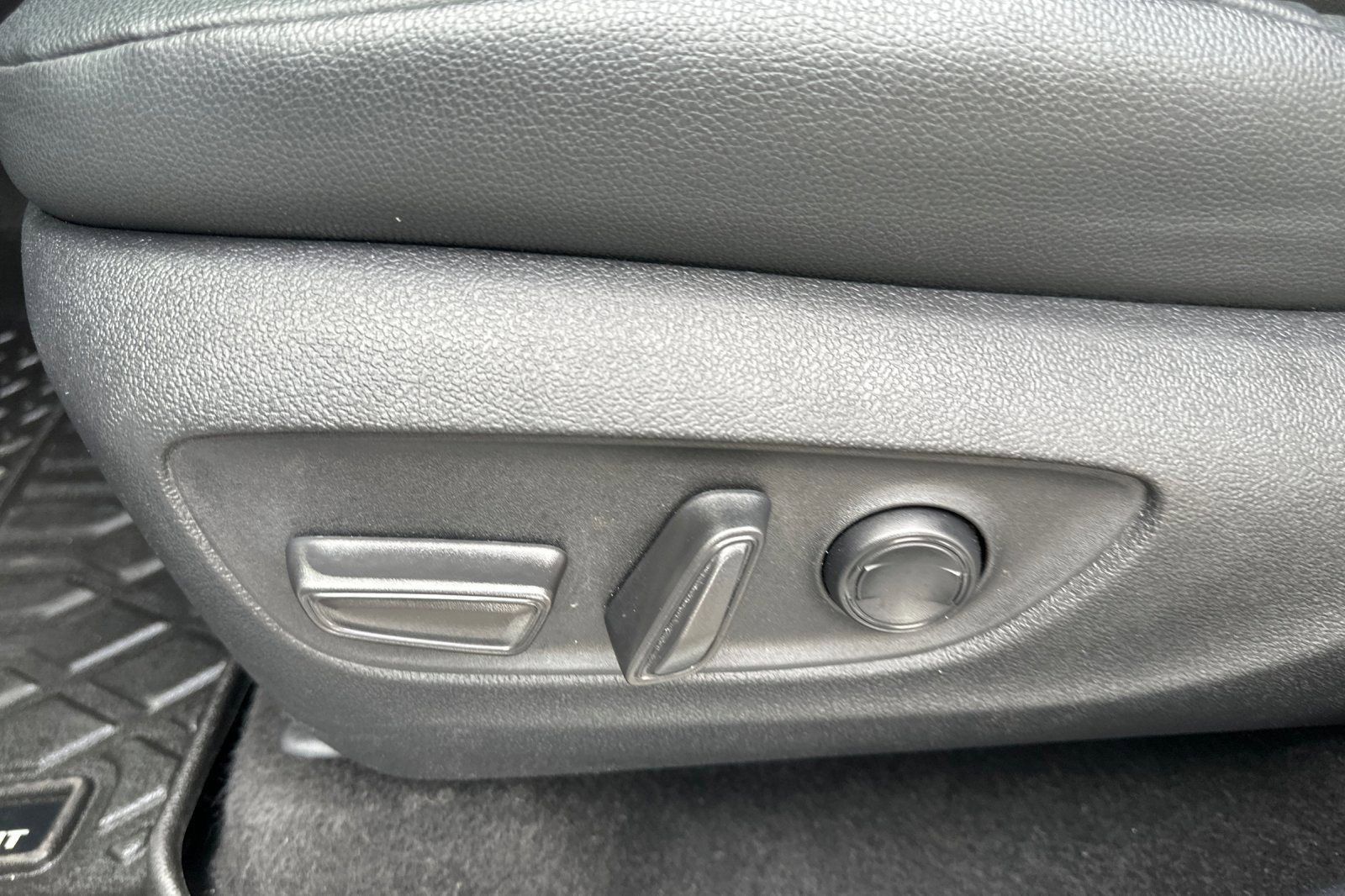 Used 2025 Toyota Grand Highlander FWD image 12