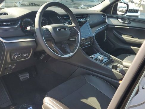 New 2025 Jeep Grand Cherokee L Altitude image 21