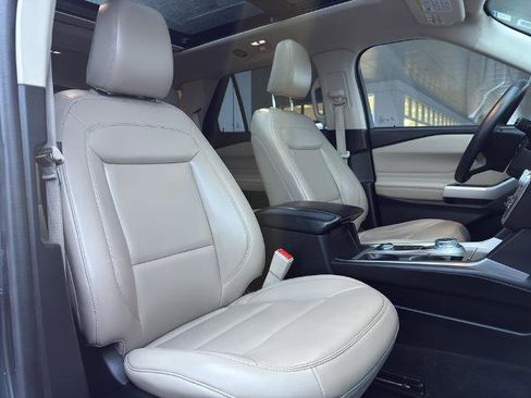 Certified 2022 Ford Explorer XLT w/ Equipment Group 202A image 35