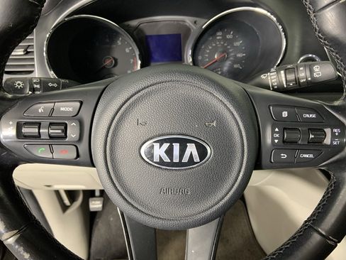 Used 2017 Kia Sedona LX w/ LX Essentials Premium Package image 9