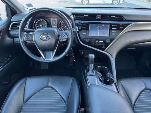 Used 2018 Toyota Camry SE image 17